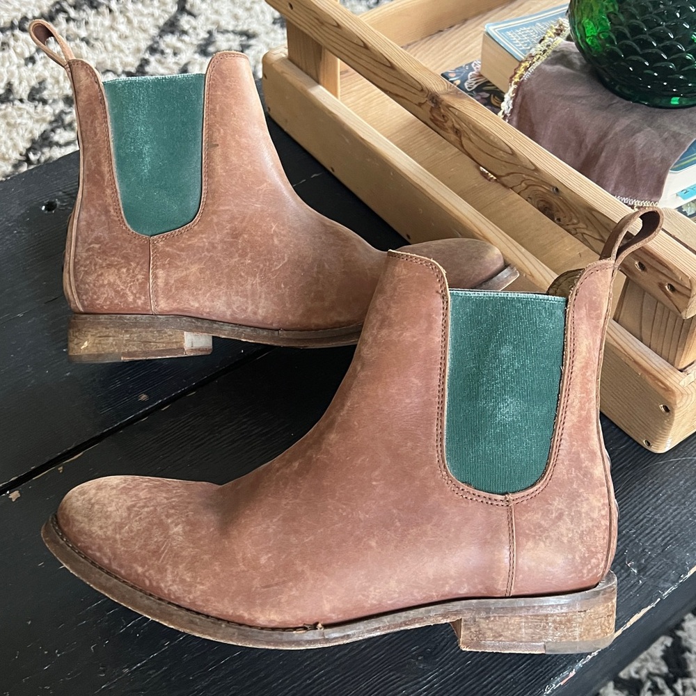 Free People Janice Tan Brown Leather Chelsea Boots with Green Accents 9